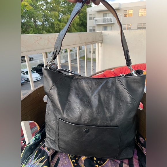 MCM KLARA CALFSKIN LARGE HOBO MONOGRAM TOTE BAG - Picture 4 of 10